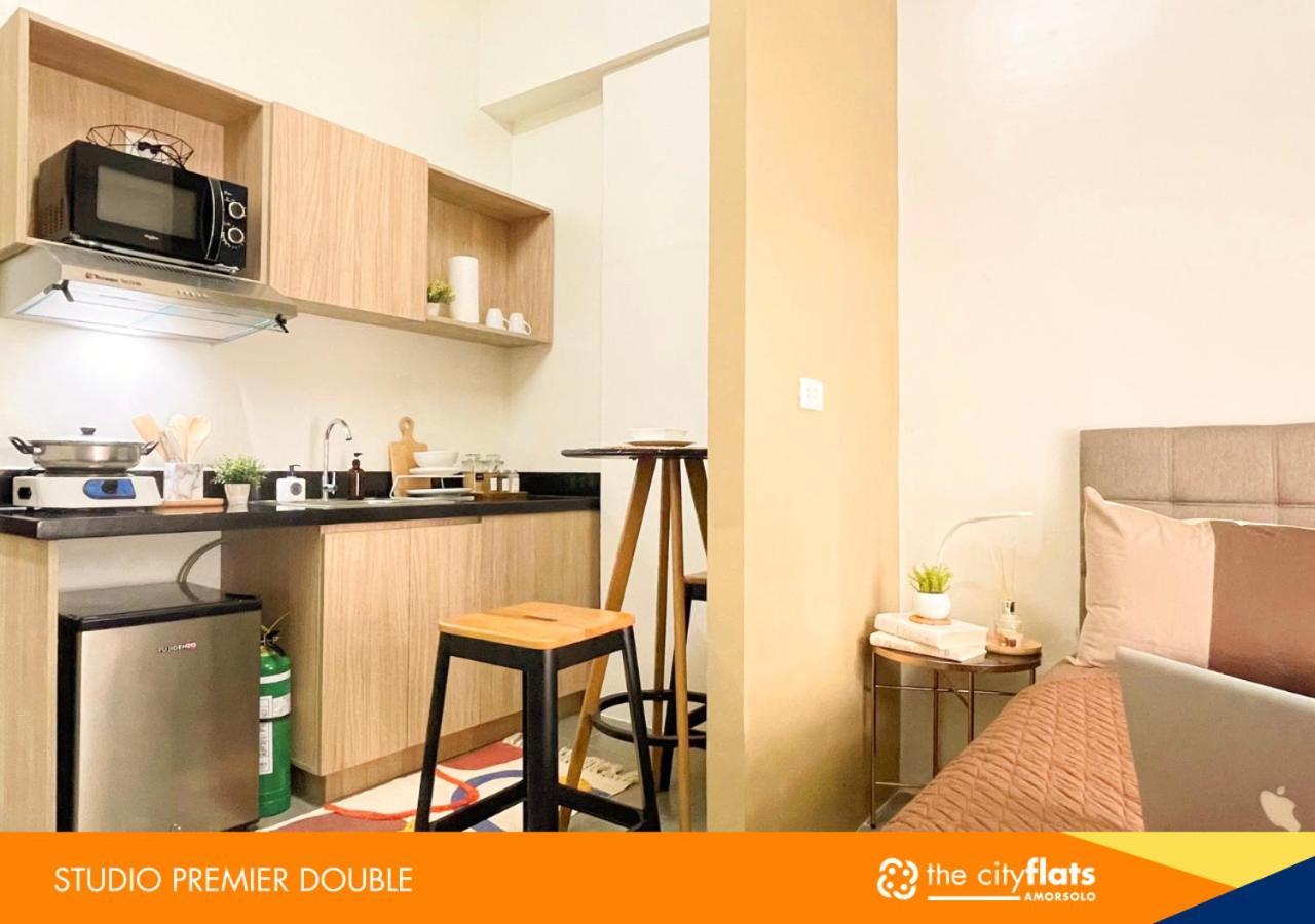 The City Flats Amorsolo Макати Экстерьер фото