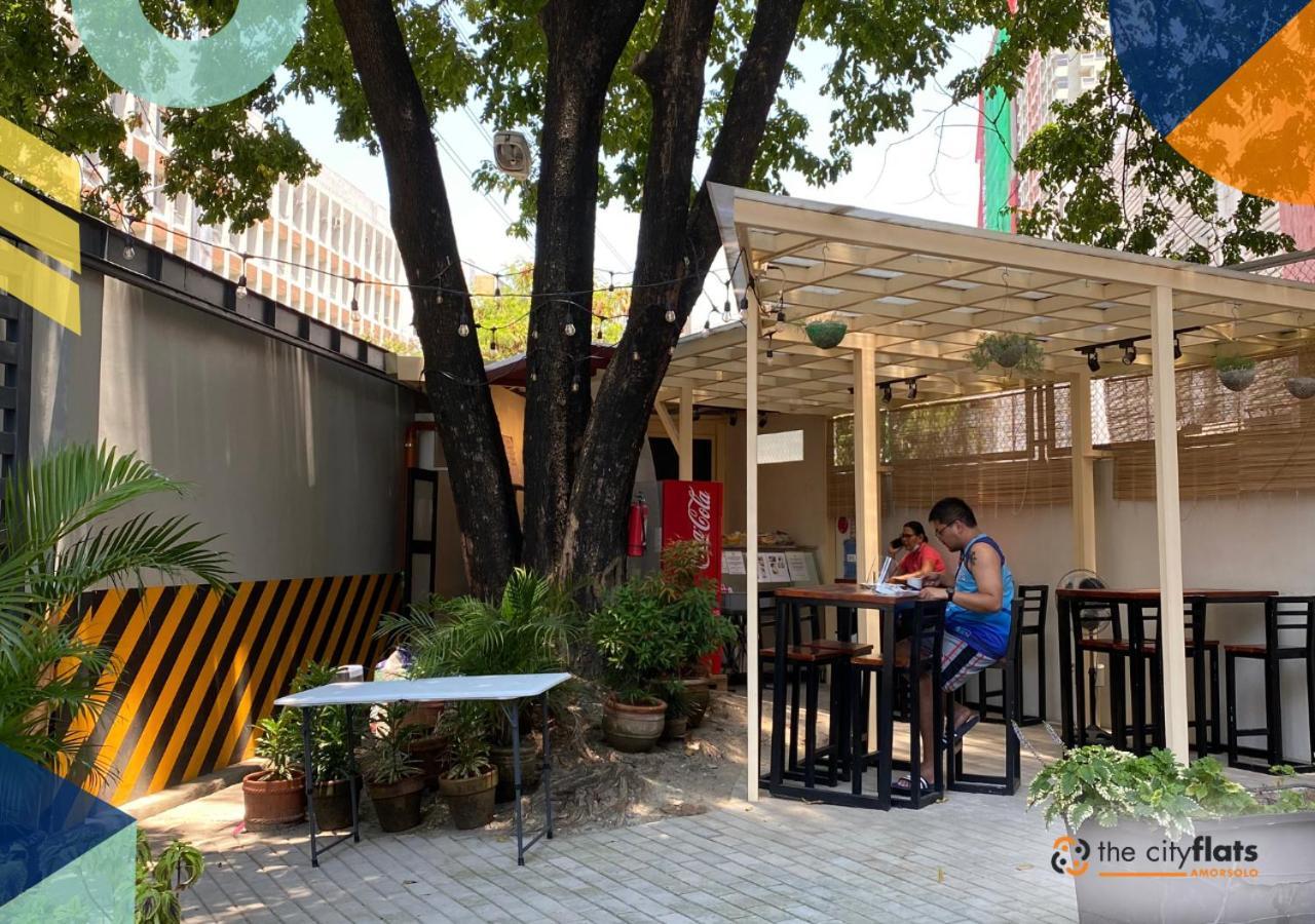 The City Flats Amorsolo Макати Экстерьер фото
